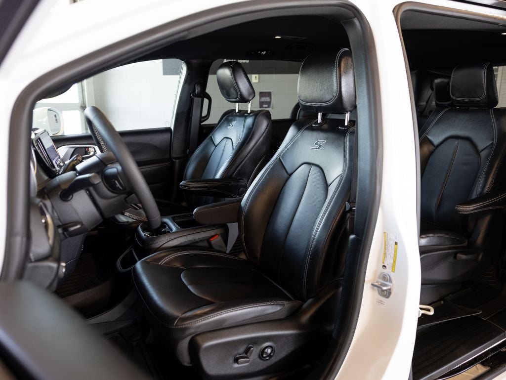2022 Chrysler Pacifica Hybrid Touring L