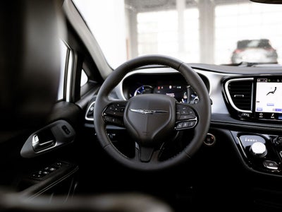 2022 Chrysler Pacifica Hybrid Touring L