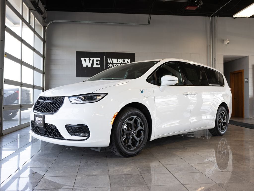 2022 Chrysler Pacifica Hybrid Touring L