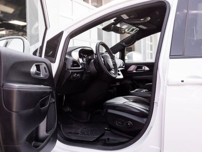 2022 Chrysler Pacifica Hybrid Touring L