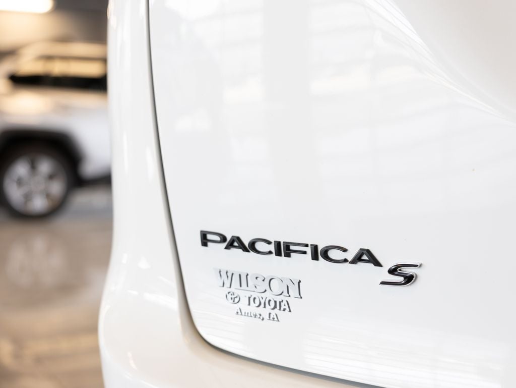 2022 Chrysler Pacifica Hybrid Touring L