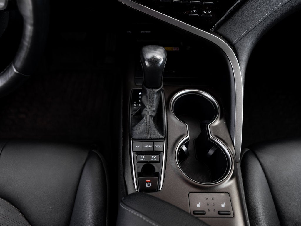 2022 Toyota Camry Hybrid XSE