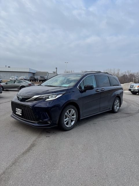 2023 Toyota Sienna XSE 7 Passenger