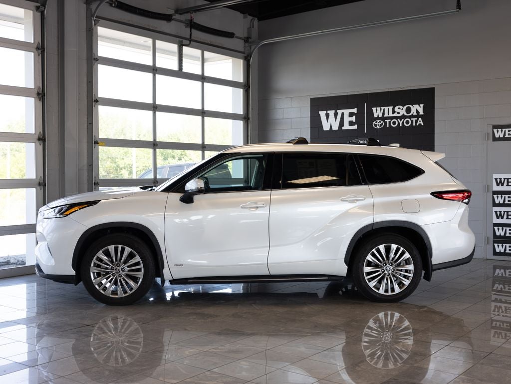 2023 Toyota Highlander Hybrid Platinum