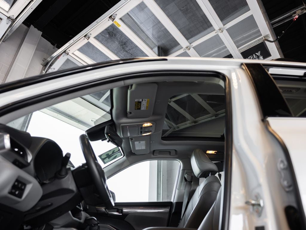 2023 Toyota Highlander Hybrid Platinum