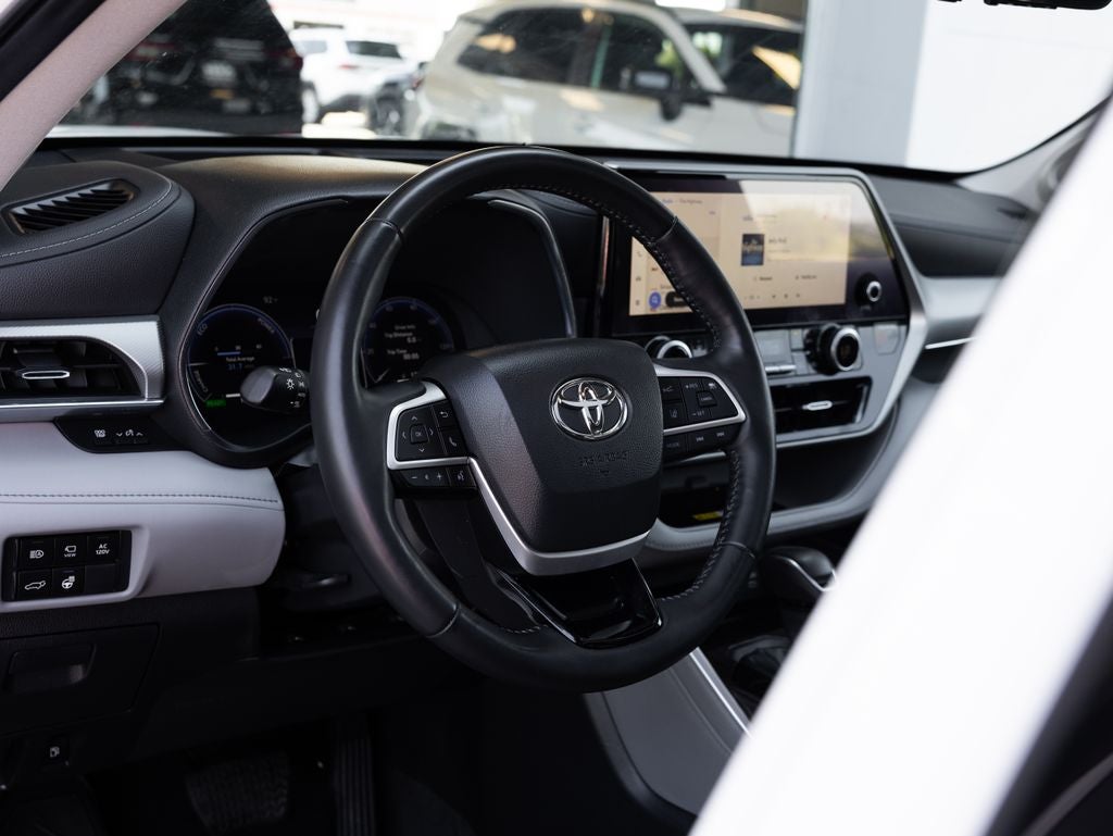 2023 Toyota Highlander Hybrid Platinum