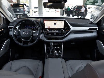 2023 Toyota Highlander Hybrid Platinum
