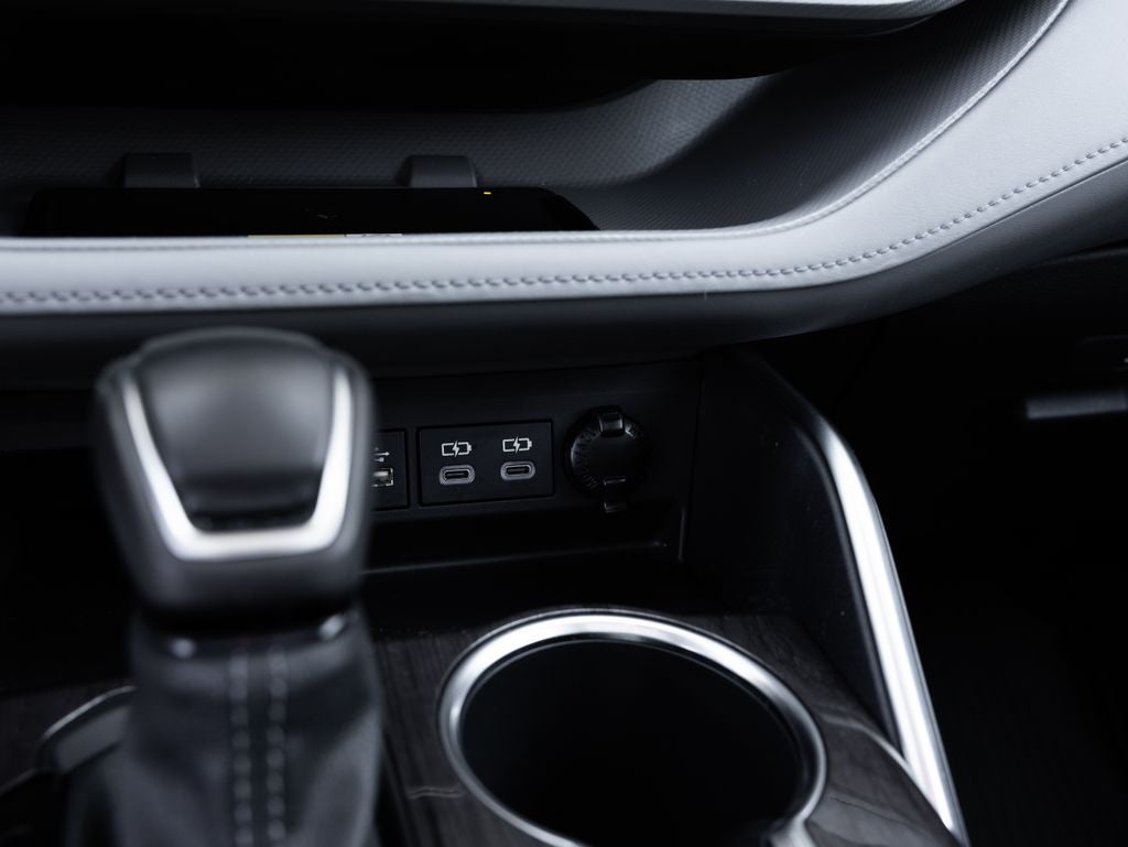 2023 Toyota Highlander Hybrid Platinum