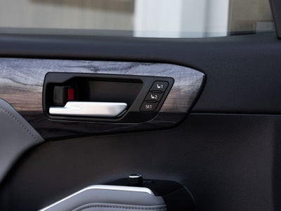 2023 Toyota Highlander Hybrid Platinum