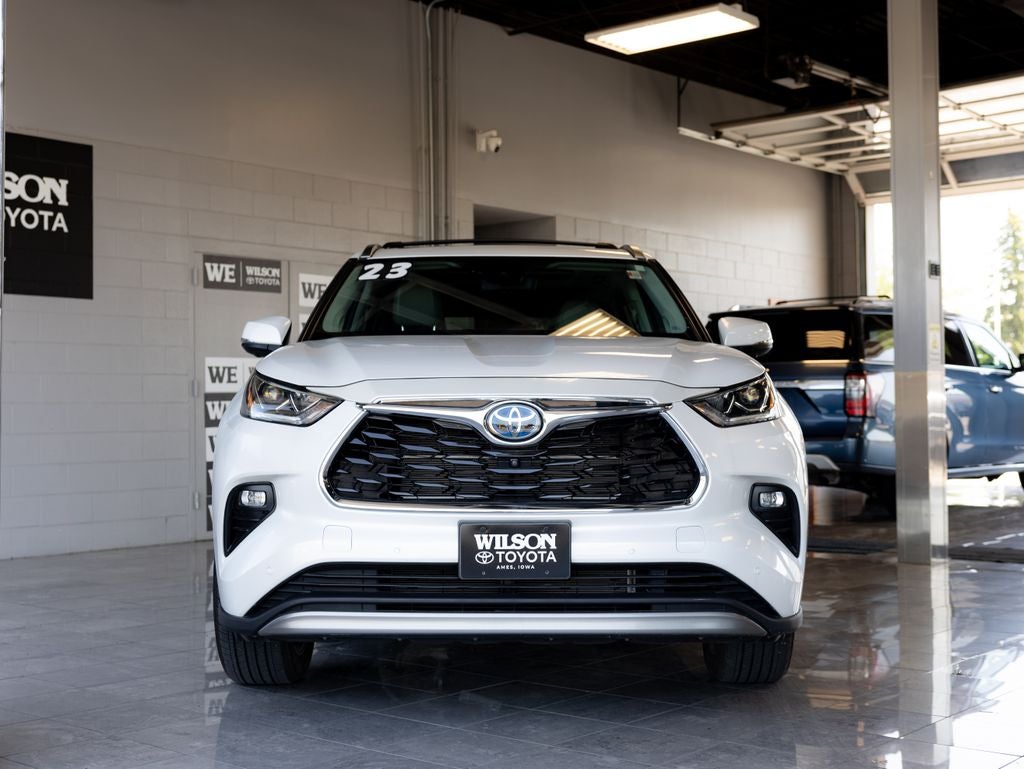 2023 Toyota Highlander Hybrid Platinum