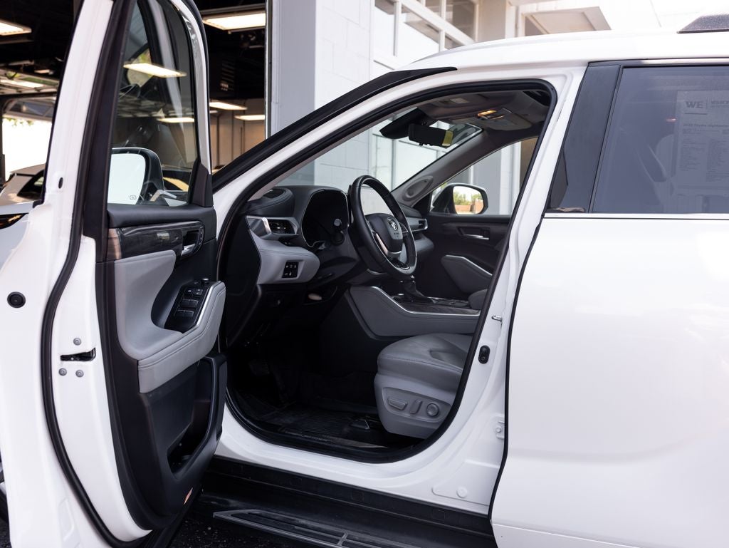 2023 Toyota Highlander Hybrid Platinum