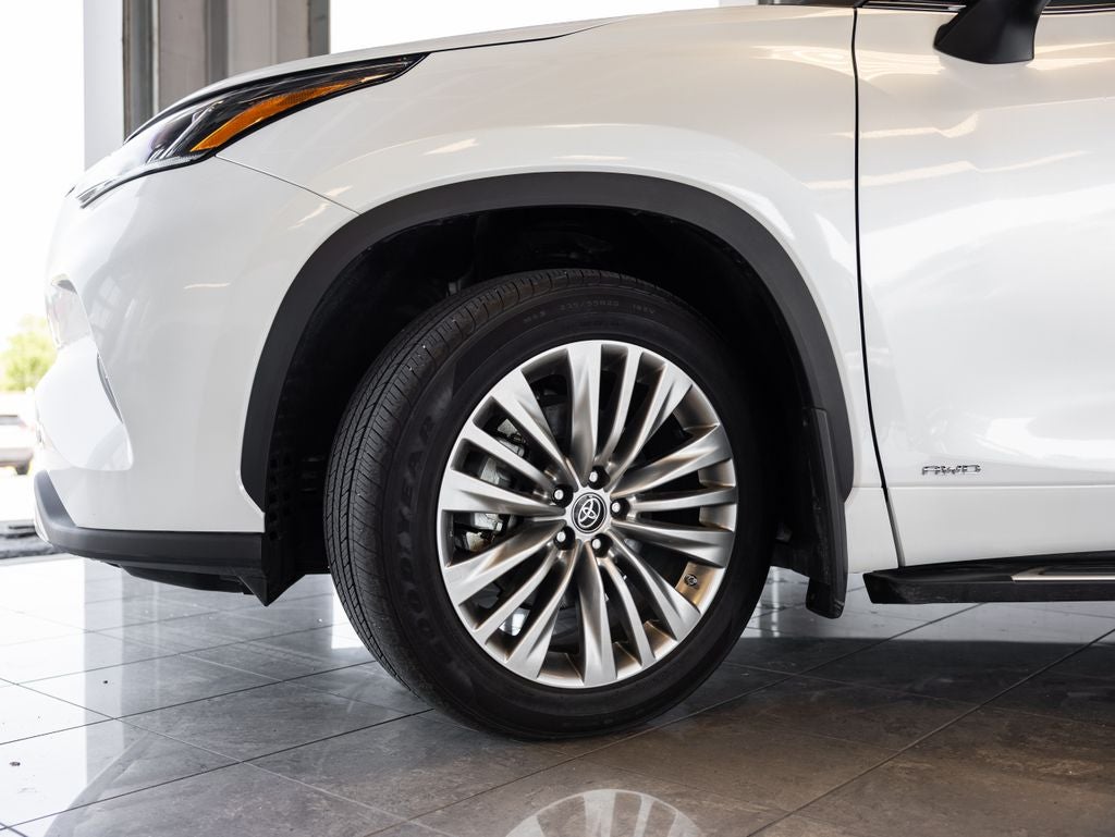2023 Toyota Highlander Hybrid Platinum