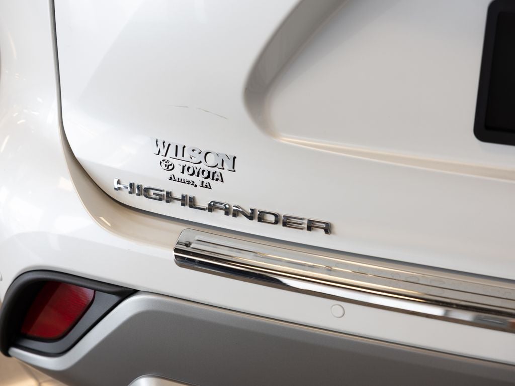 2023 Toyota Highlander Hybrid Platinum