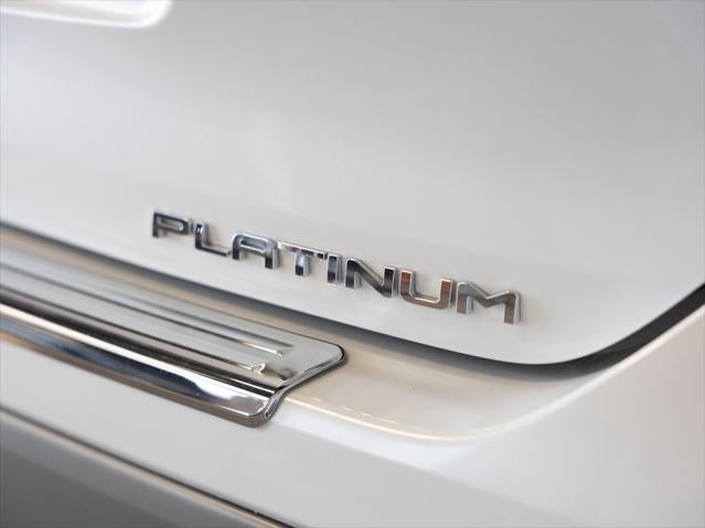 2023 Toyota Highlander Hybrid Platinum
