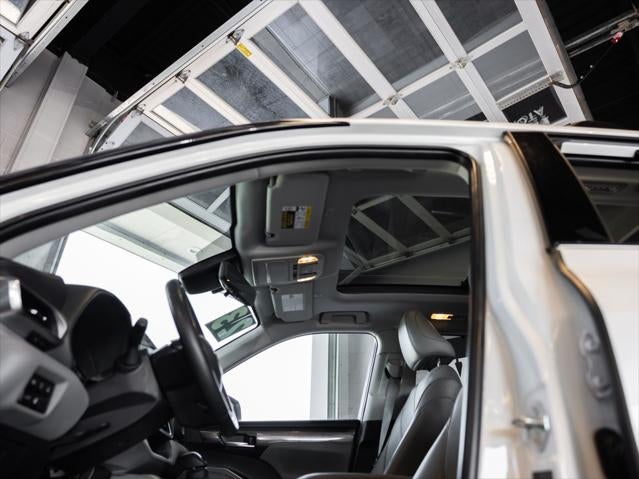 2023 Toyota Highlander Hybrid Platinum