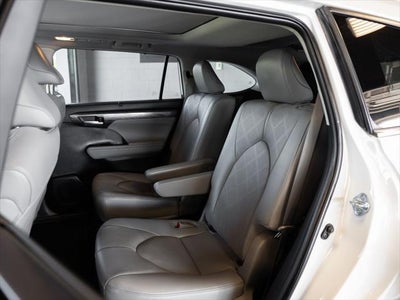 2023 Toyota Highlander Hybrid Platinum