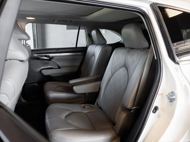 2023 Toyota Highlander Hybrid Platinum