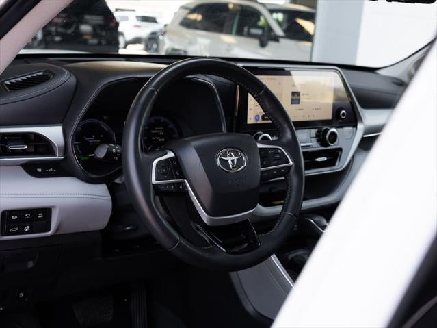 2023 Toyota Highlander Hybrid Platinum