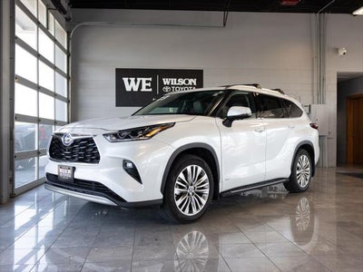 2023 Toyota Highlander Hybrid Platinum