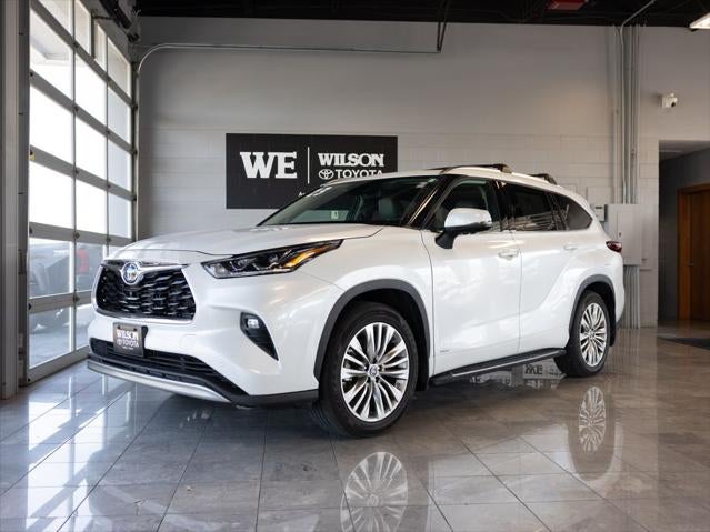 2023 Toyota Highlander Hybrid Platinum