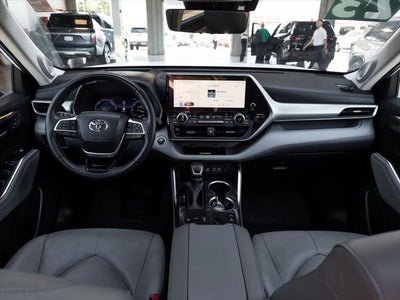 2023 Toyota Highlander Hybrid Platinum
