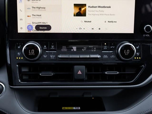 2023 Toyota Highlander Hybrid Platinum
