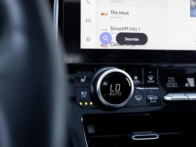 2023 Toyota Highlander Hybrid Platinum