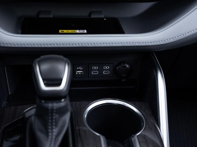2023 Toyota Highlander Hybrid Platinum