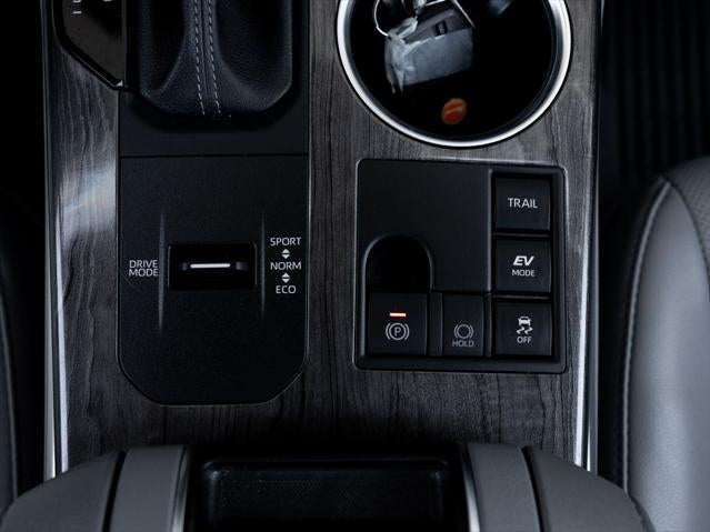 2023 Toyota Highlander Hybrid Platinum