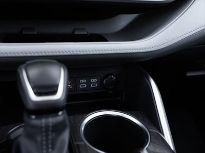 2023 Toyota Highlander Hybrid Platinum