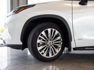 2023 Toyota Highlander Hybrid Platinum
