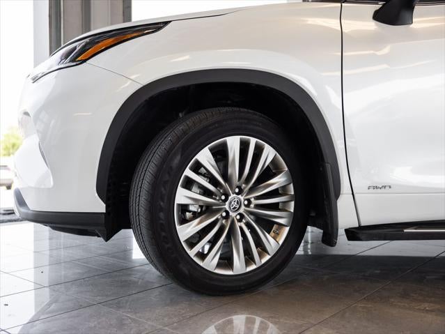 2023 Toyota Highlander Hybrid Platinum