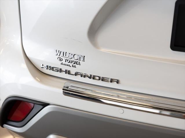 2023 Toyota Highlander Hybrid Platinum