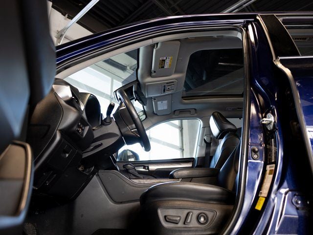 2023 Toyota Highlander Hybrid Platinum