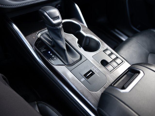 2023 Toyota Highlander Hybrid Platinum