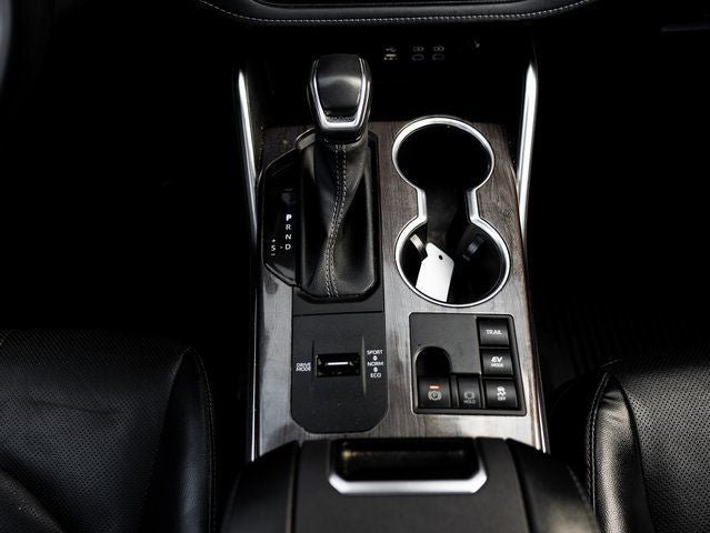 2023 Toyota Highlander Hybrid Platinum