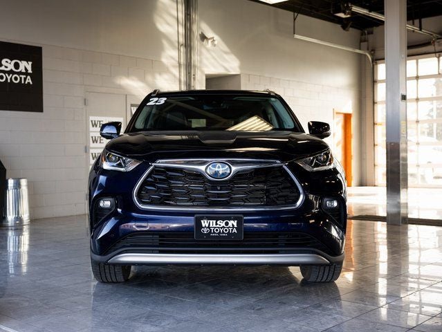 2023 Toyota Highlander Hybrid Platinum