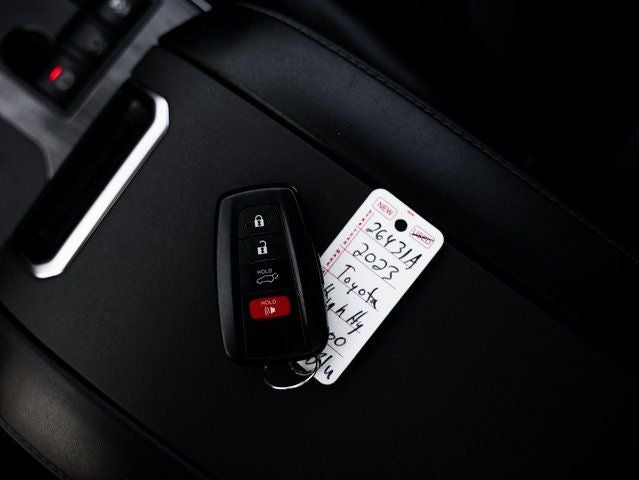 2023 Toyota Highlander Hybrid Platinum