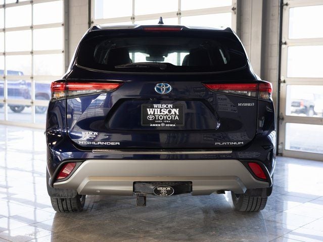 2023 Toyota Highlander Hybrid Platinum