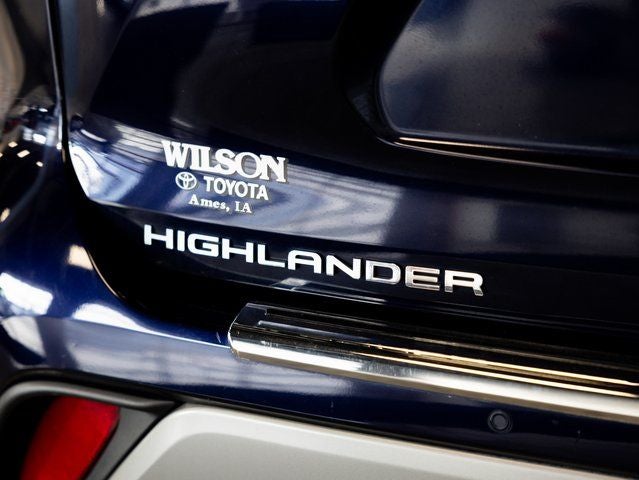 2023 Toyota Highlander Hybrid Platinum