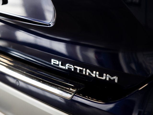 2023 Toyota Highlander Hybrid Platinum
