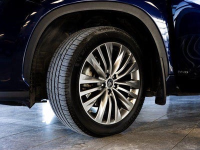 2023 Toyota Highlander Hybrid Platinum