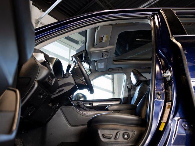 2023 Toyota Highlander Hybrid Platinum