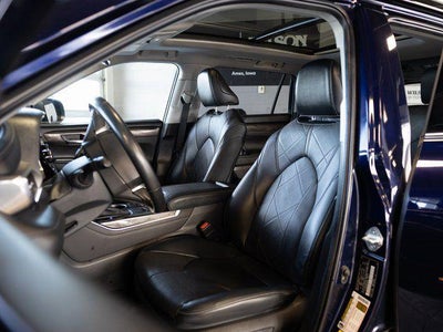 2023 Toyota Highlander Hybrid Platinum