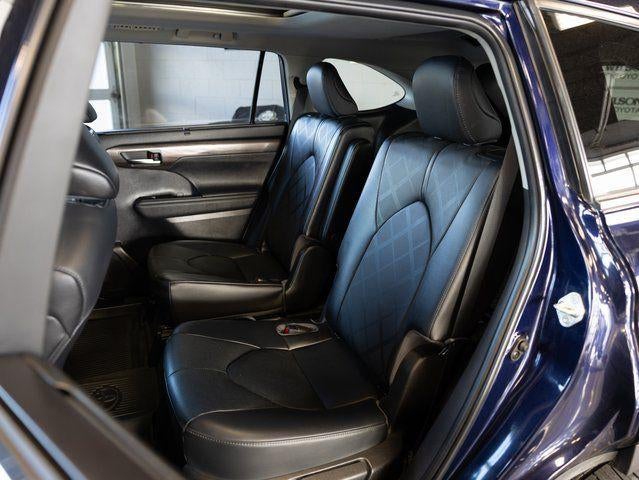 2023 Toyota Highlander Hybrid Platinum