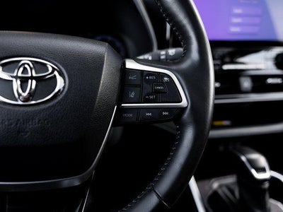2023 Toyota Highlander Hybrid Platinum