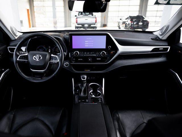 2023 Toyota Highlander Hybrid Platinum