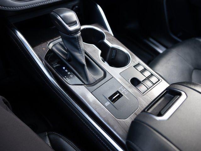 2023 Toyota Highlander Hybrid Platinum