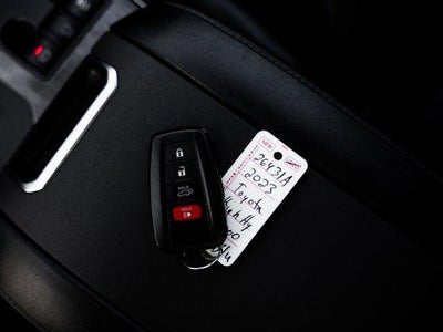 2023 Toyota Highlander Hybrid Platinum