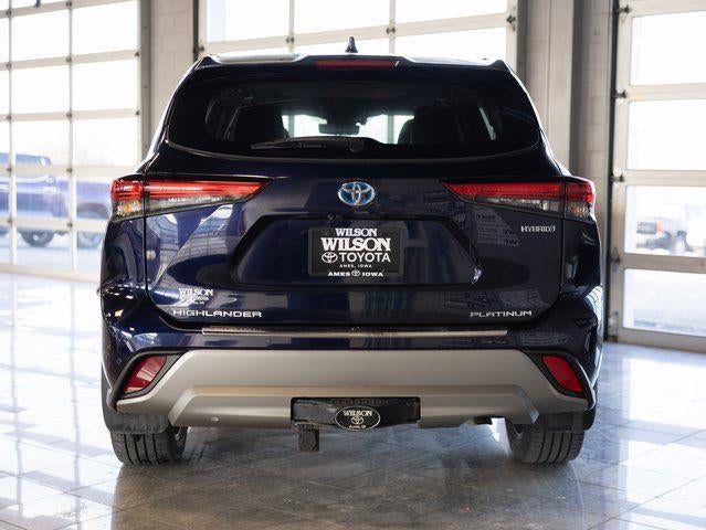 2023 Toyota Highlander Hybrid Platinum
